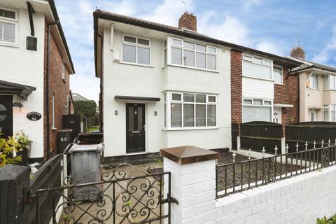 3 bed property, in Ashbourne Crescent, £200,000