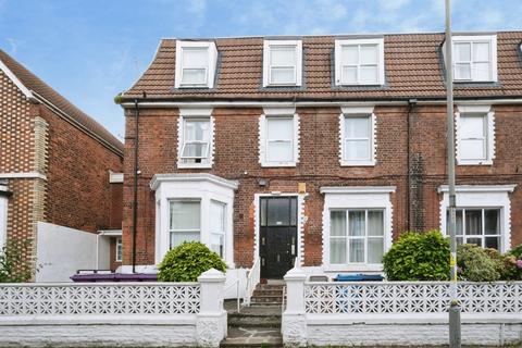 6 bed property, in Rufford Road, £425,000