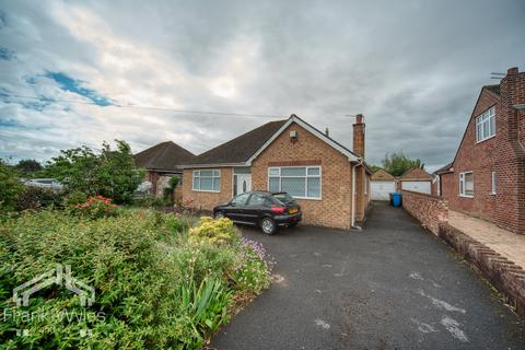 2 bed property, in Elmhurst Road, £235,000