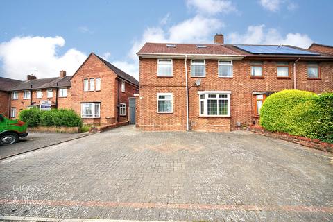 6 bed property, in Cowridge Crescent, £475,000