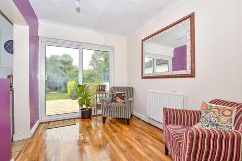 4 bed property, in Vale Road, £375,000