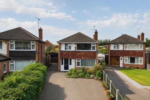 3 bed property, in Roulstone Crescent, £350,000