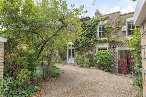 4 bed property, in Mount Avenue, £2,500,000