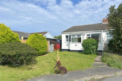2 bed property, in Cantref, £150,000