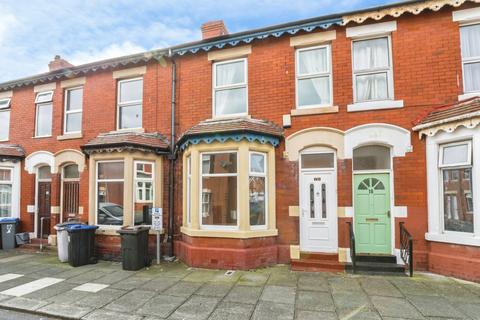 2 bed property, in Portland Road, £112,000