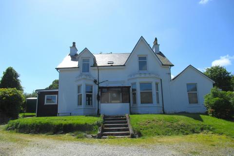 4 bed property, in Shore Road, £130,000