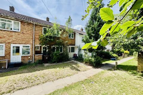 3 bed property, in 22 Colestrete, £200,000