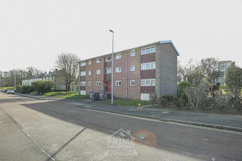2 bed property, in Clifton Road, £39,000
