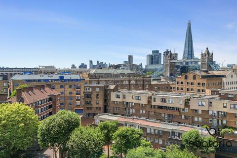 1 bed property, in St Katharine Docks, £379,995