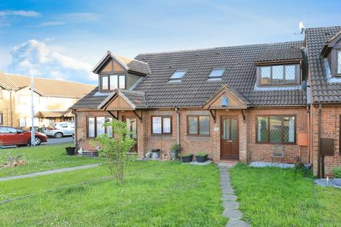 1 bed property, in Ambleside Close, £120,000