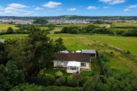 2 bed property, in Gentian Hill, £575,000