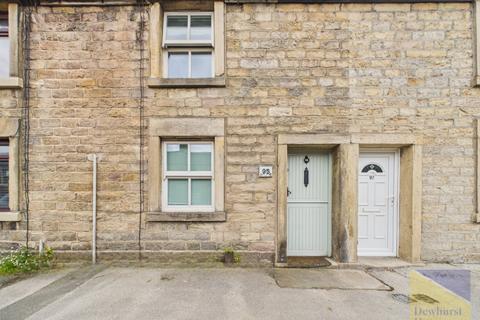 2 bed property, in Main Road, £160,000