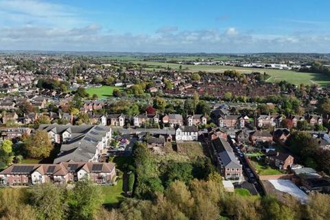 5 bed property, in Eccleshall Road, £400,000