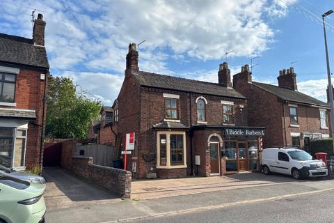 5 bed property, in Crewe Road, £425,000
