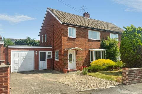 3 bed property, in Mount Pleasant Road, £230,000