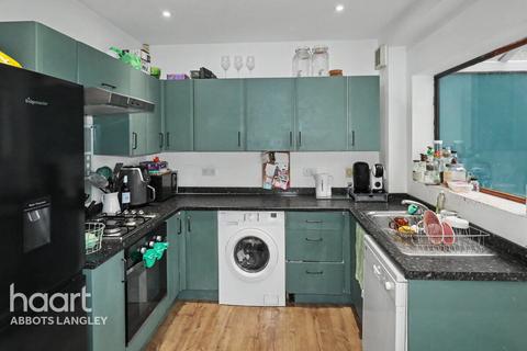 2 bed property, in Briar Road, £450,000