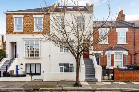 1 bed property, in Priory Road, £425,000