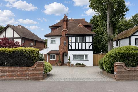 4 bed property, in Woodcote Road, £975,000