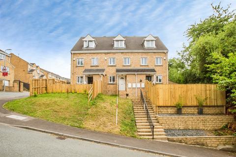 3 bed property, in Range Bank, £190,000