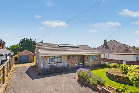 2 bed property, in Corfe Mullen, £475,000