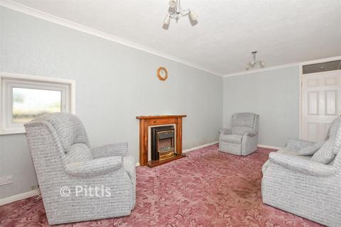 3 bed property, in Perowne Way, £270,000