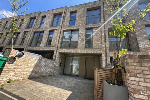 4 bed property, in New Islington Gardens, £640,000