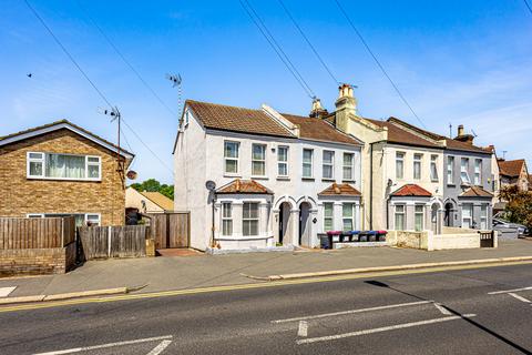 2 bed property, in Fairfax Drive, £325,000