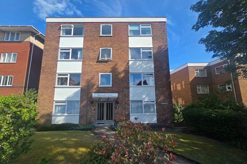 2 bed property, in Longfleet Road, £250,000