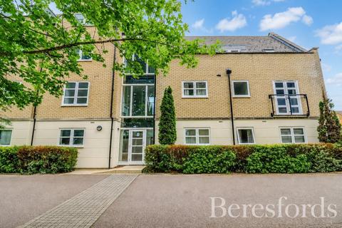 2 bed property, in Cressing Road, £250,000