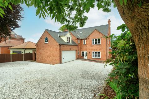 7 bed property, in Chapel Twist, £725,000