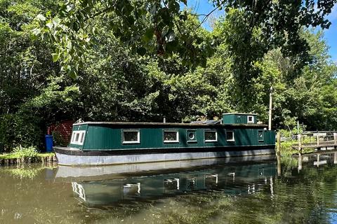 1 bed property, in Pyrford Lock, £175,000
