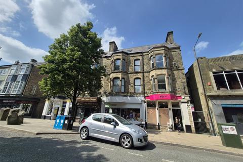 2 bed property, in Spring Gardens, £70,000