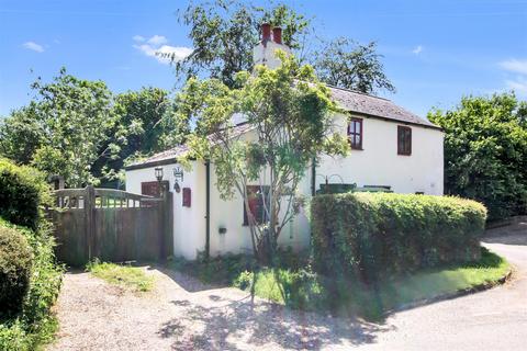 3 bed property, in Main Road, £250,000