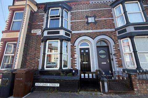 2 bed property, in Antonio Street, £120,000