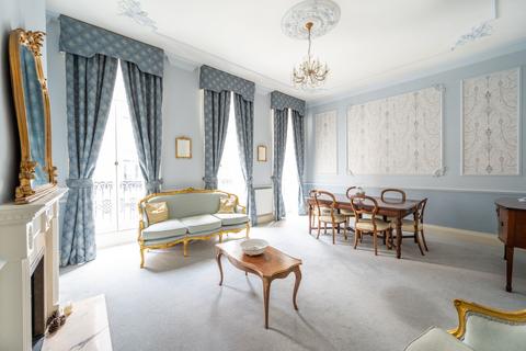 2 bed property, in Clarges Street, £1,150,000