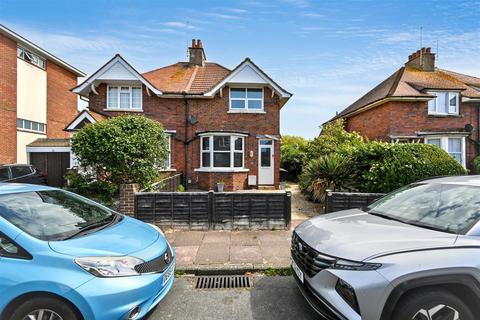 2 bed property, in Roselands Avenue, £260,000