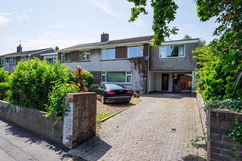 4 bed property, in Longmeadow Drive, £395,000
