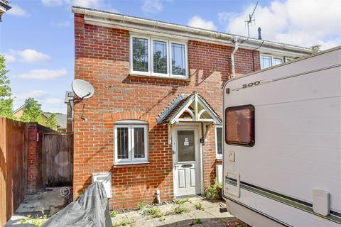 2 bed property, in Grebe Close, £250,000