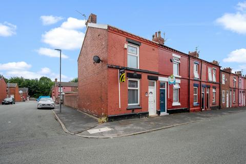 2 bed property, in Cleveland Street, £90,000