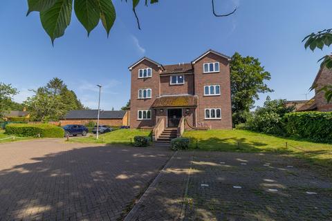 2 bed property, in The Lindens, £180,000