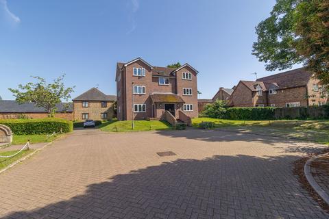 2 bed property, in The Lindens, £180,000