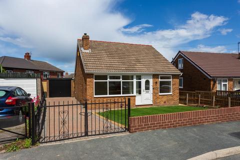 2 bed property, in Scott Green Drive, £350,000