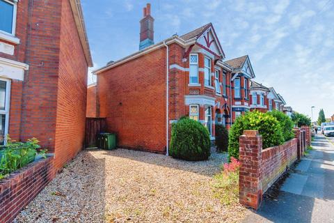 3 bed property, in St. Edmunds Road, £400,000