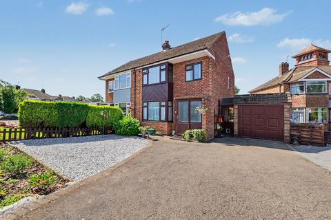 3 bed property, in Tower Road, £260,000