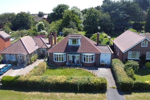 2 bed property, in Red Scar Lane, £325,000