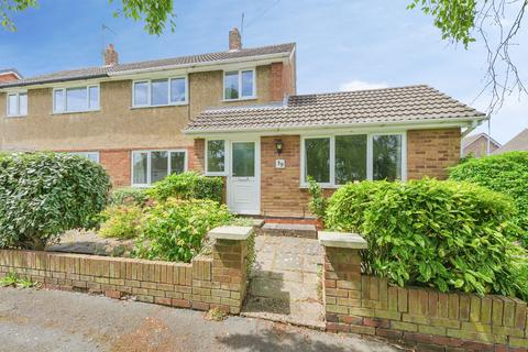 3 bed property, in Orchard Close, £220,000