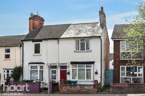 2 bed property, in Park Street, £280,000