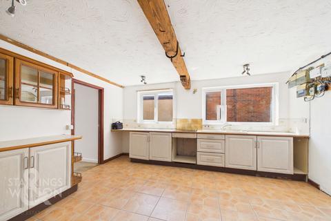 3 bed property, in Church Street, £185,000