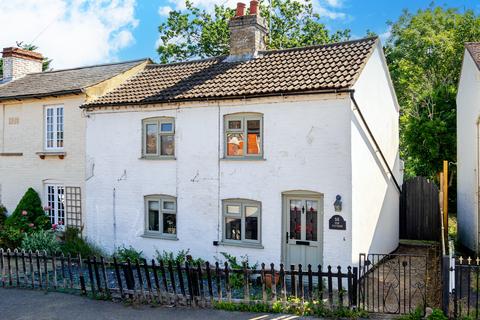 2 bed property, in Fox Cottage, £300,000