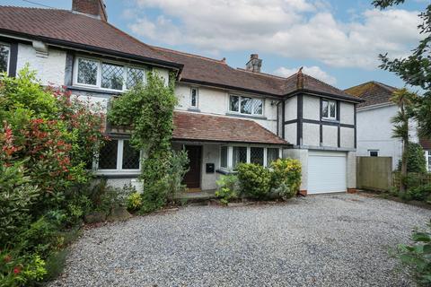 4 bed property, in London Road, £595,000